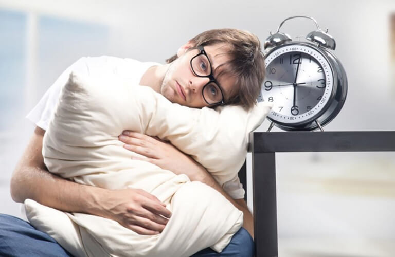 Tình trạng mất ngủ ngày càng phổ biến do các áp lực từ công việc, cuộc sống. 